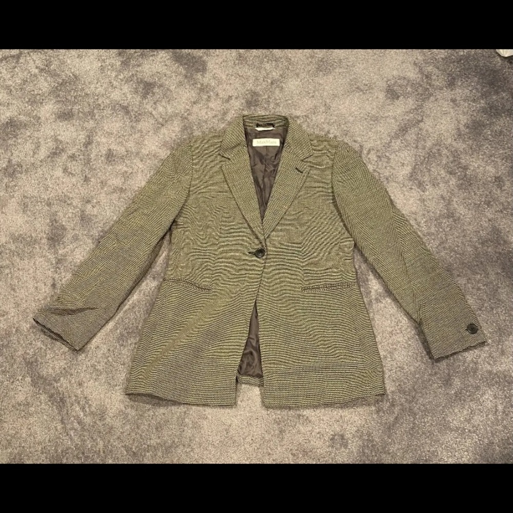 (1) Trendy Vintage Gray Max Mara Designer Blazer/Suit Jacket Women’s Size 10